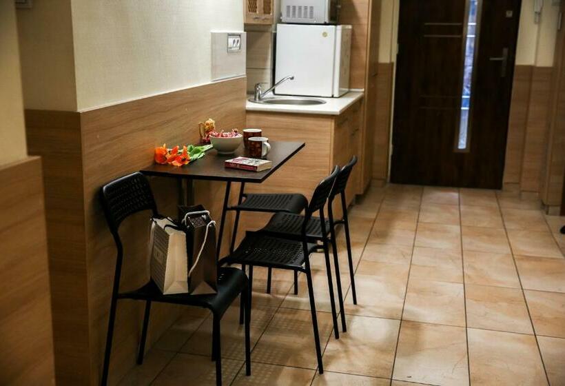Семейный Номер Economy, East Station Private Rooms & Apartments