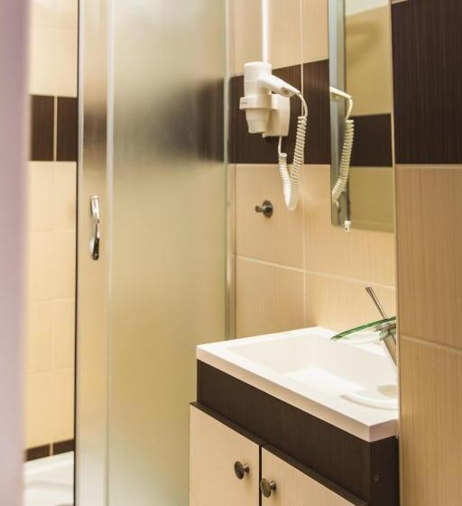 Апартаменты Deluxe 1 Спальня, East Station Private Rooms & Apartments