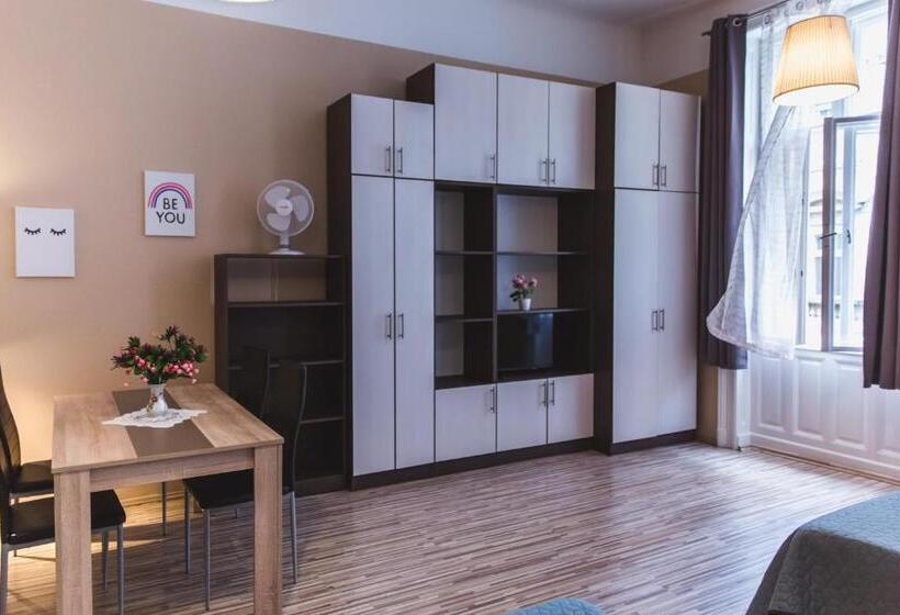 Apartamento Deluxe 1 Quarto, East Station Private Rooms & Apartments