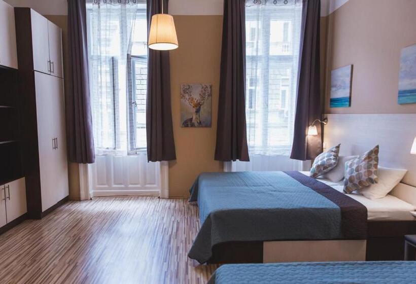 Апартаменты Deluxe 1 Спальня, East Station Private Rooms & Apartments