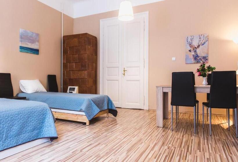 Apartamento Deluxe 1 Quarto, East Station Private Rooms & Apartments