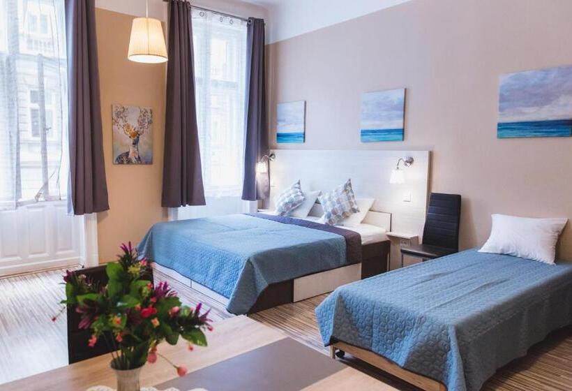 Апартаменты Deluxe 1 Спальня, East Station Private Rooms & Apartments