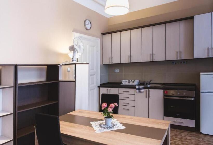 Апартаменты Superior 1 Спальня, East Station Private Rooms & Apartments