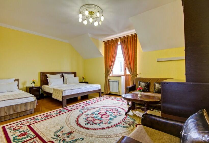 سوئیت با بالکن, King House