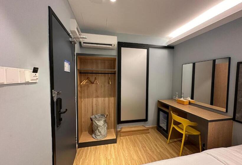 Семейный Номер Deluxe, Blue Lagoon Hotel @ Bandar Sunway