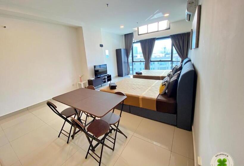 Номер Deluxe, Pacific Tower Petaling Jaya By Shamrock