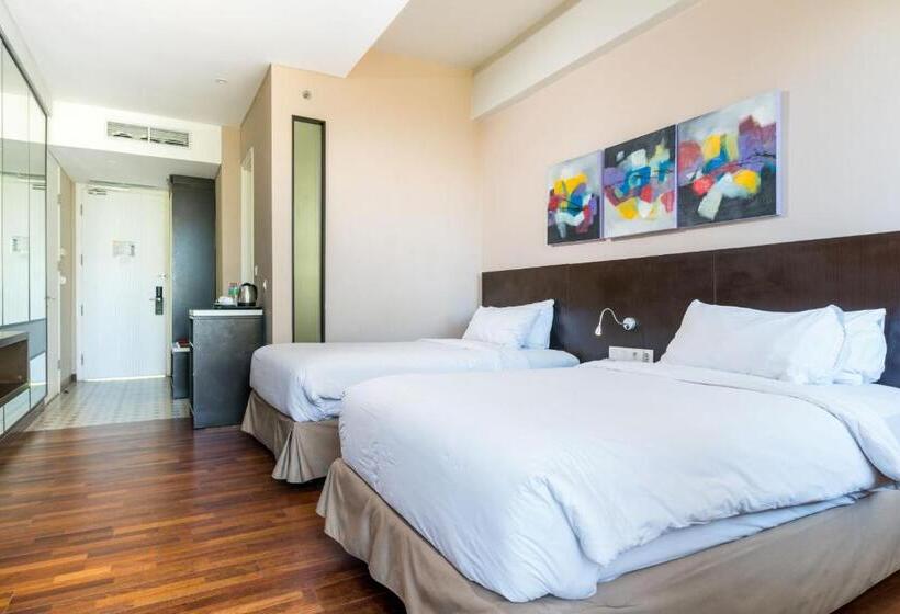 Номер Deluxe с Балконом, Amartahills Hotel And Resort