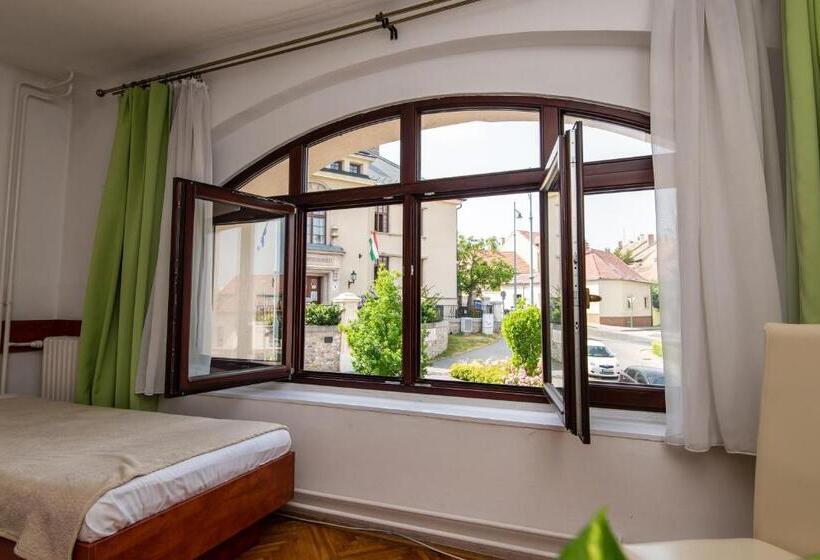Suite with Terrace, Fényes Vinorium