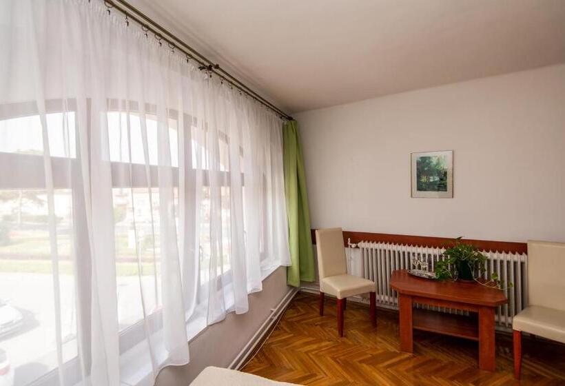 Suite with Terrace, Fényes Vinorium