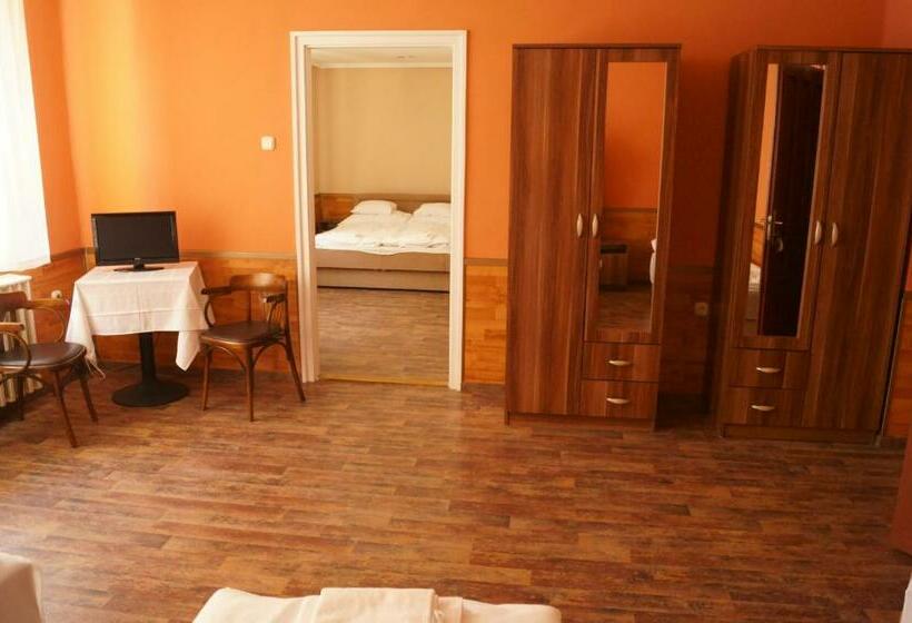 Пятиместный Стандартный Номер, Malomudvar étterem Cukrászda Panzió és Rendezvényház