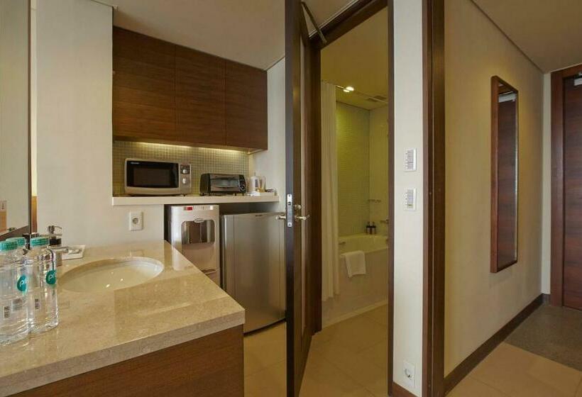 Номер Deluxe, Axia South Cikarang Service Apartment