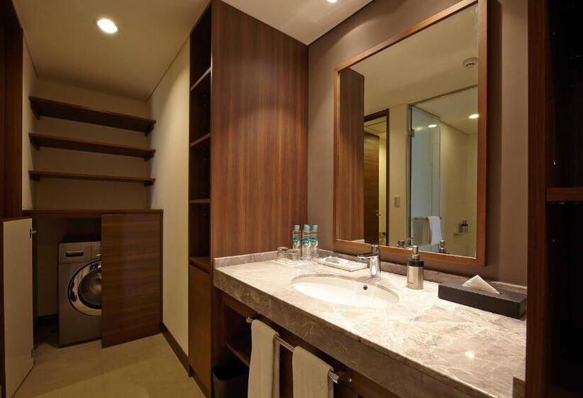 Люкс Повышенной Комфортности, Axia South Cikarang Service Apartment