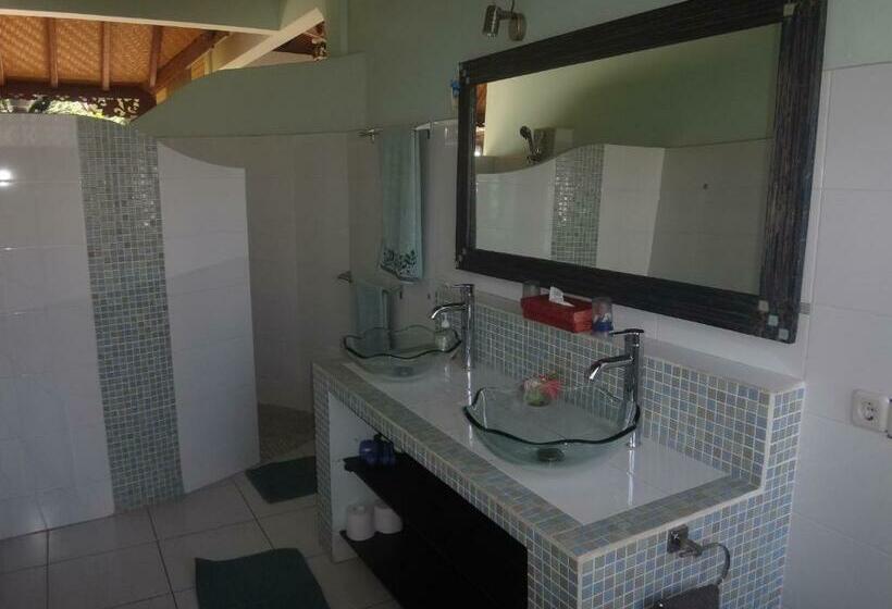 اتاق لوکس با تخت بزرگ, Villa Lumbalumba