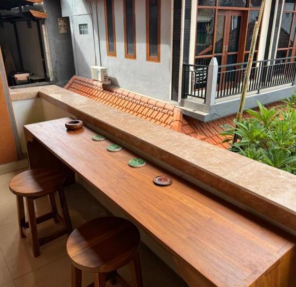 スタンダードルーム, Nua House