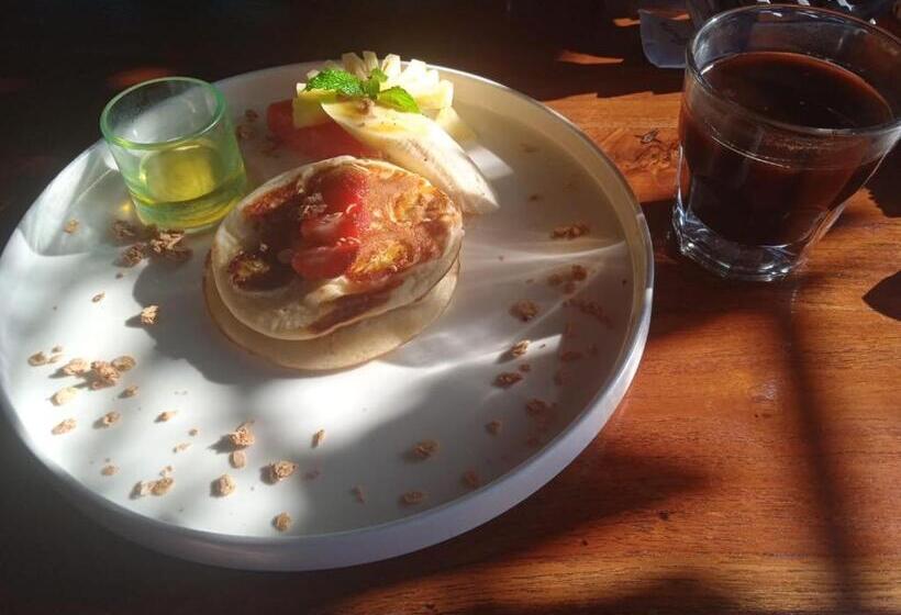 スタンダードルーム, Nua House