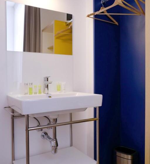 Standard room with outdoor bath, Avion   National Cultural Monument   Iconic Houses Org