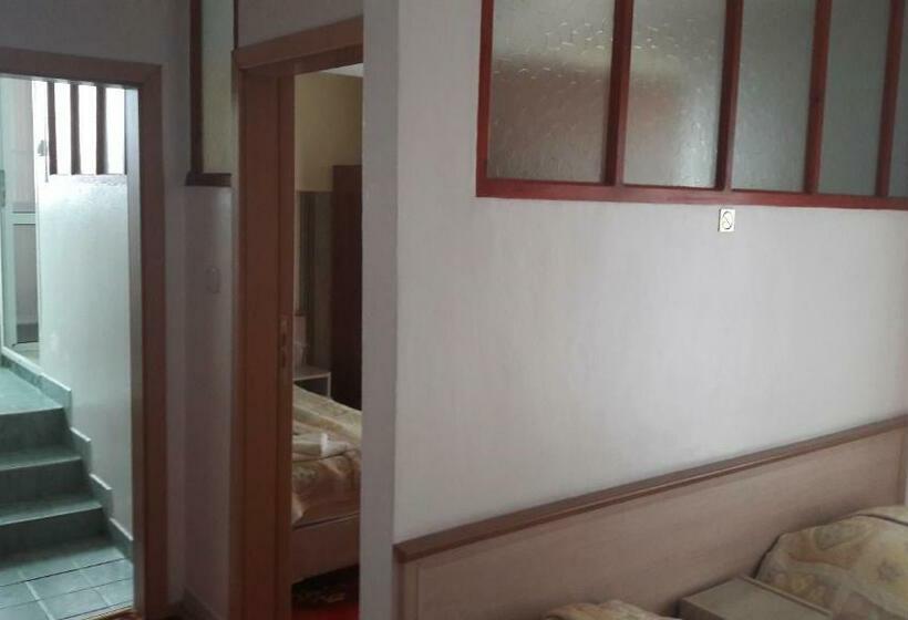 스탠다드 트리플 룸, Family Hotel Rai
