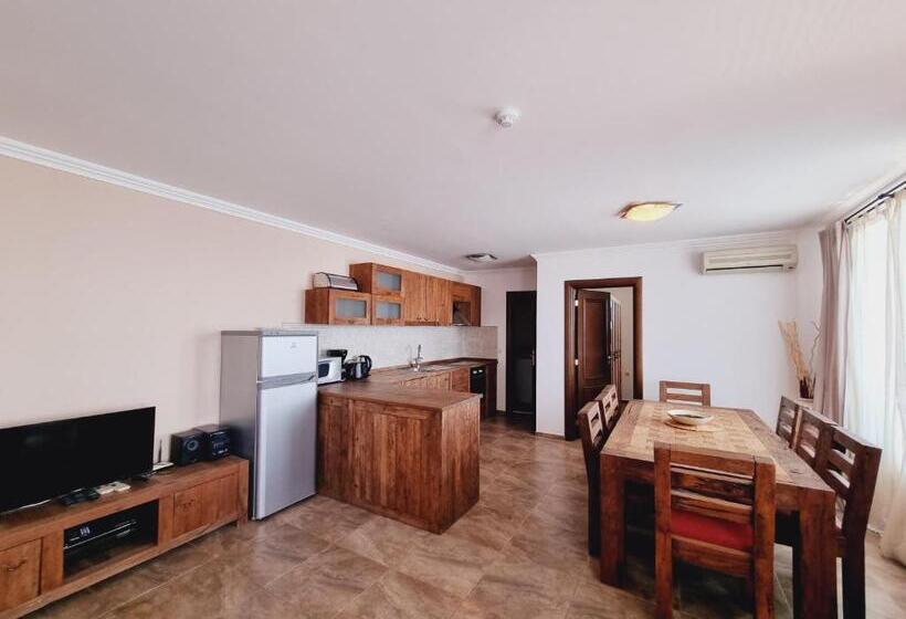 דירת שלושה חדרים, Monastery Apart Complex