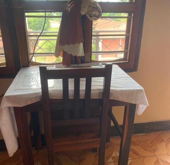 Номер Стандарт Вид на Озеро, Nzimano Hostel