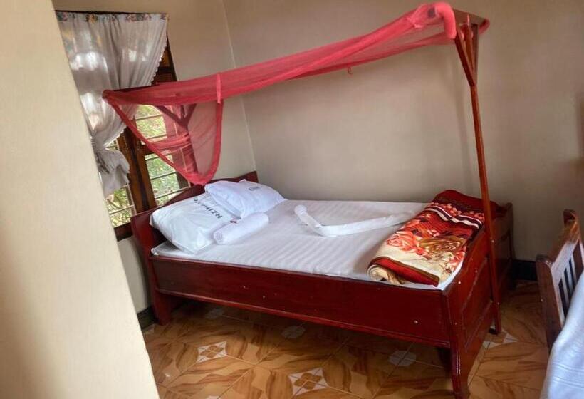 Номер Стандарт, Nzimano Hostel