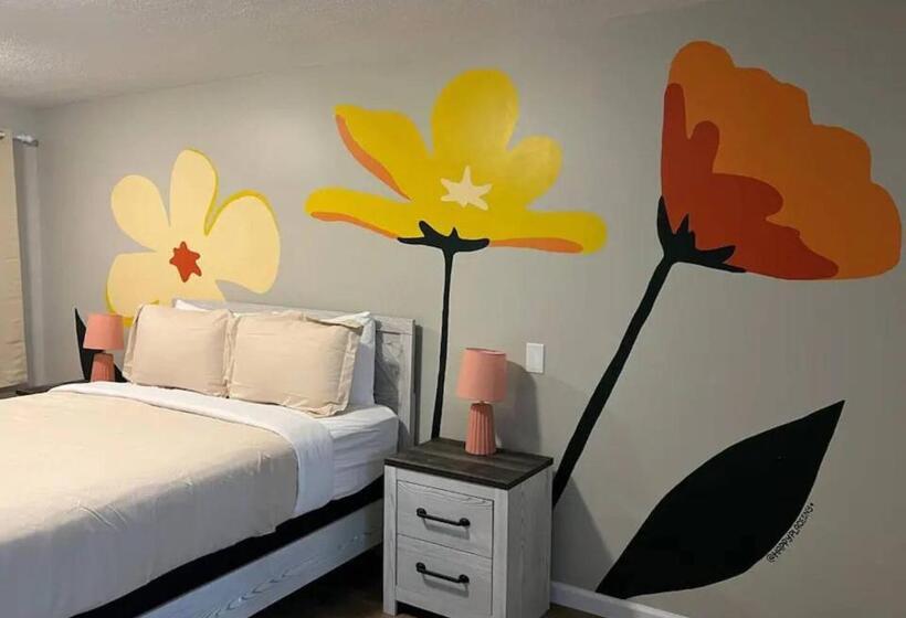 스탠다드 스튜디오, Wildflower Room At The Trailblazer Unit 10