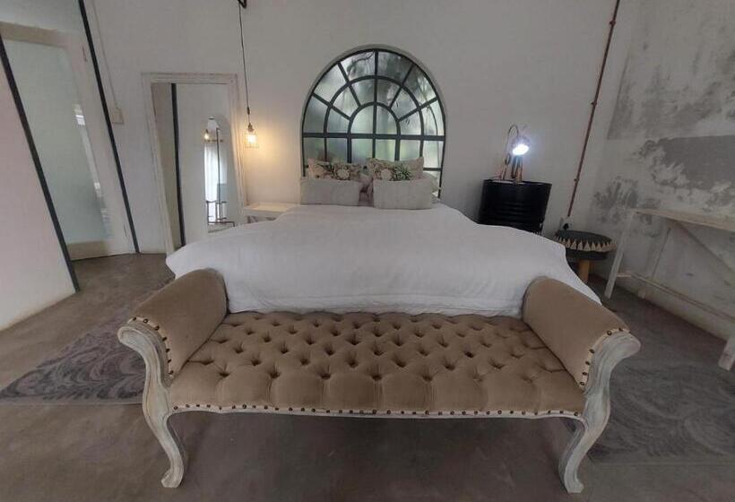 Family Suite, Lieu De Grace