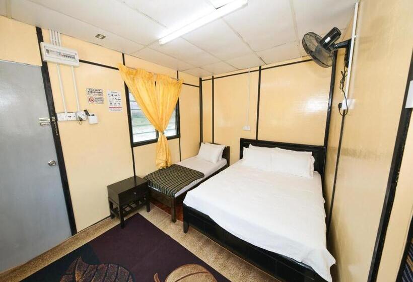 Family Suite, Oyo 90960 Rajawali D Cabin Chalet Roomstay