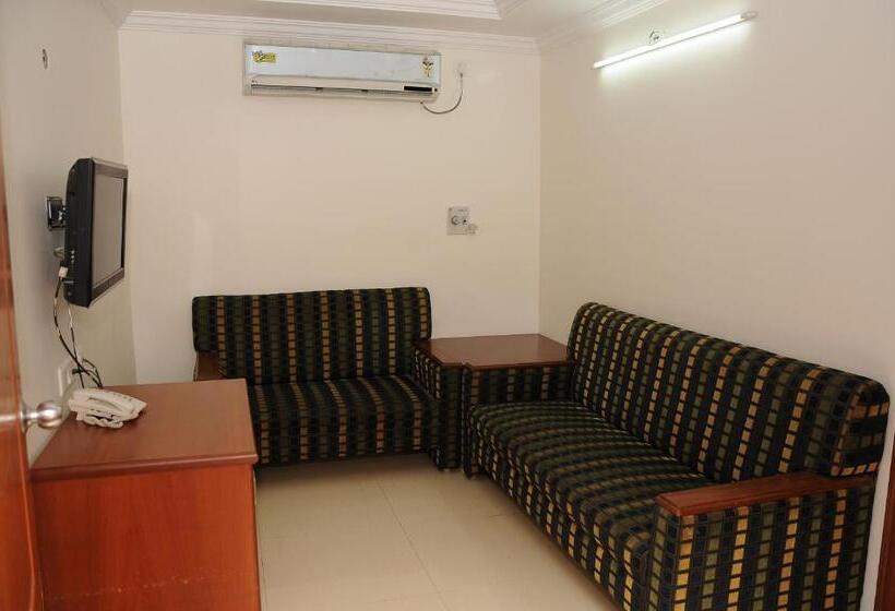 Люкс, Naveed Residency