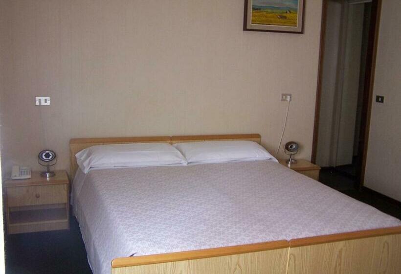 اتاق استاندارد, Albergo Corona