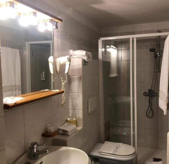 غرفة قياسية مزوَّدة بشُرفة, Gran Baita