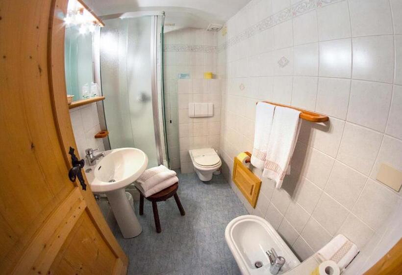 غرفة قياسية مزوَّدة بشُرفة, Gran Baita