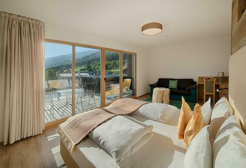 Family Suite, Kristall