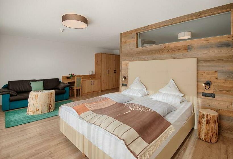 Family Suite, Kristall