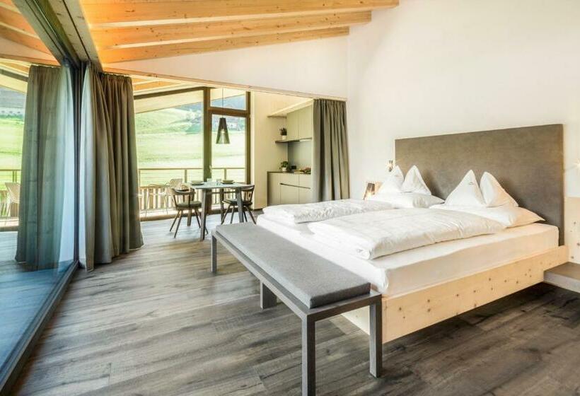 Студия Стандарт, Pra Palmer The Green B&b