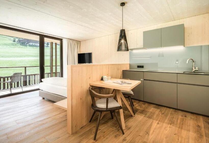Студия Стандарт, Pra Palmer The Green B&b