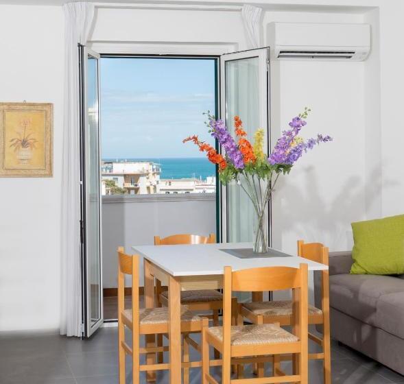 Семейное Студио, Svevo Sea House