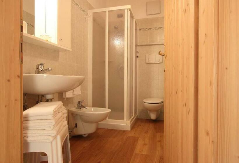 标准工作室, Residence Montebel