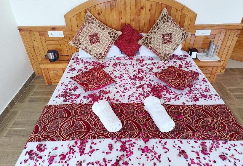 Четырехместный Номер Стандарт с Балконом, Erm   Luxury Boutique Stay