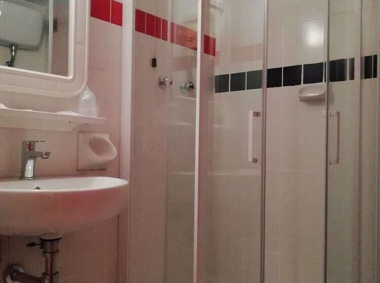 اتاق استاندارد چهار تخته, La Fonte