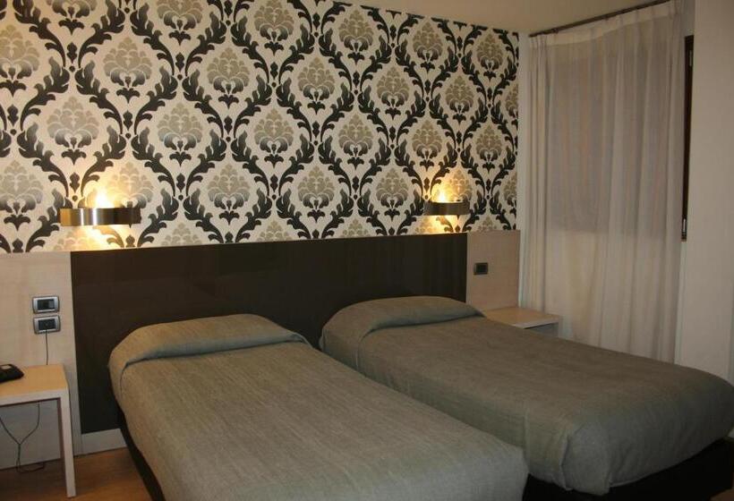 اتاق استاندارد سه نفره, Residence Ristorante Ramandolo