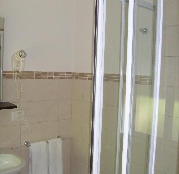 اتاق استاندارد یک نفره, Tiziana