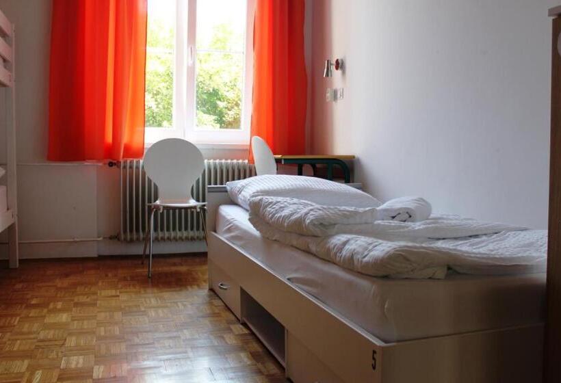 اتاق استاندارد یک تخته با سرویس بهداشتی مشترک, C   Punkt Hostel