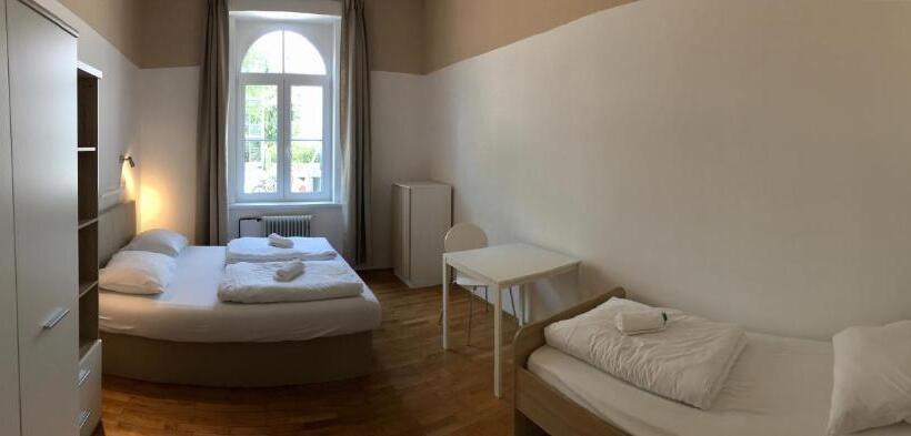 اتاق استاندارد, C   Punkt Hostel