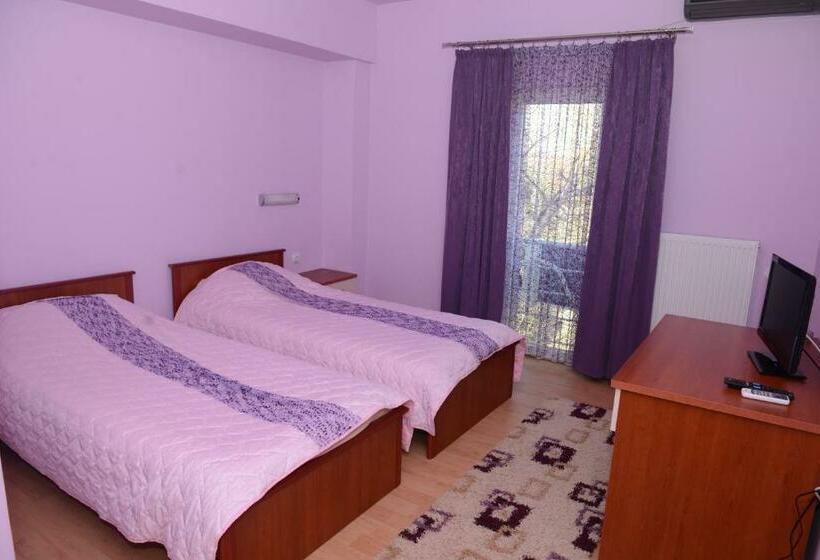 Deluxe Room, Harmony