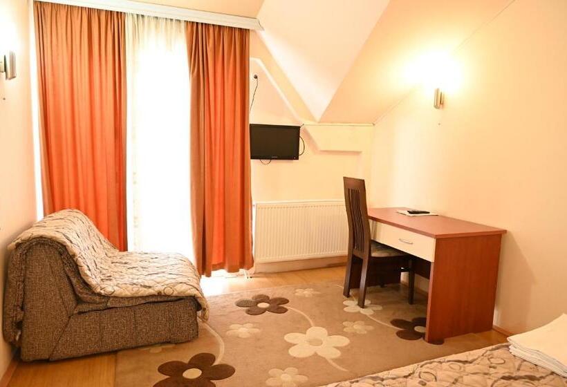 Deluxe Room King Size Bed, Harmony