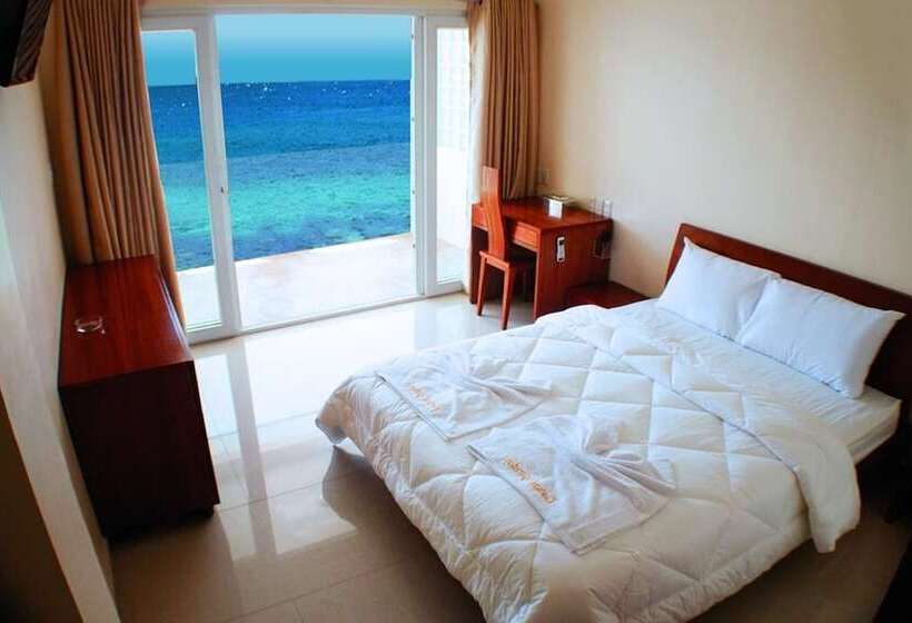 Номер Deluxe Вид на Море Боковой, Montani Beach Resort Puerto Galera Powered By Cocotel