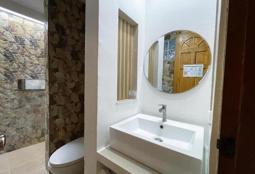 Номер Deluxe Кровать Кинг, Montani Beach Resort Puerto Galera Powered By Cocotel