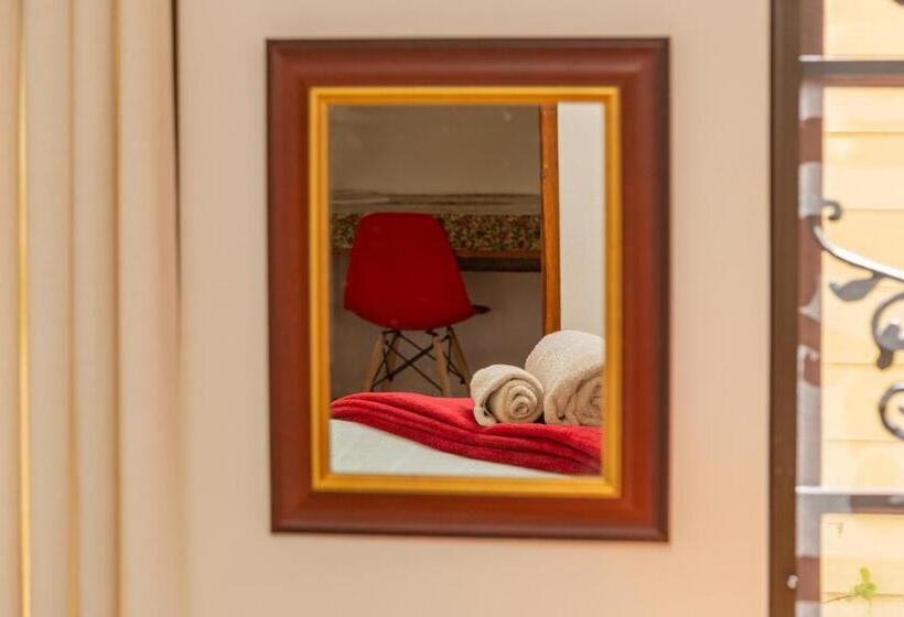Семейный Номер, 10 Alexander B&b