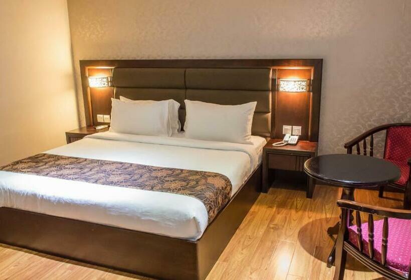 Номер Deluxe, Castello