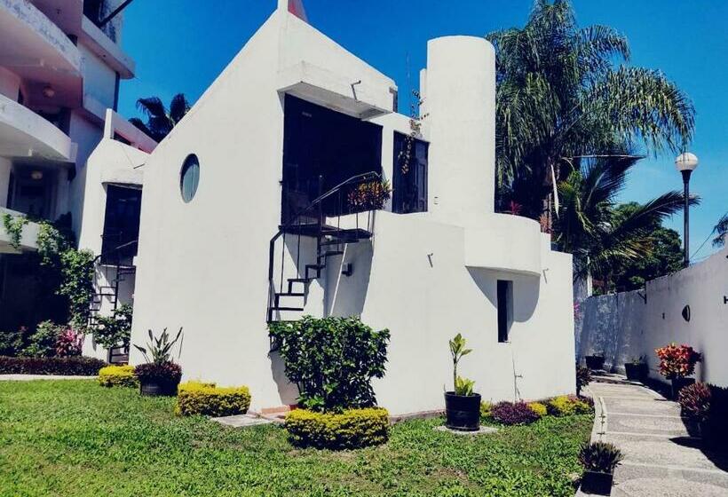 2 Szobás Villa, Desarrollo Turistico